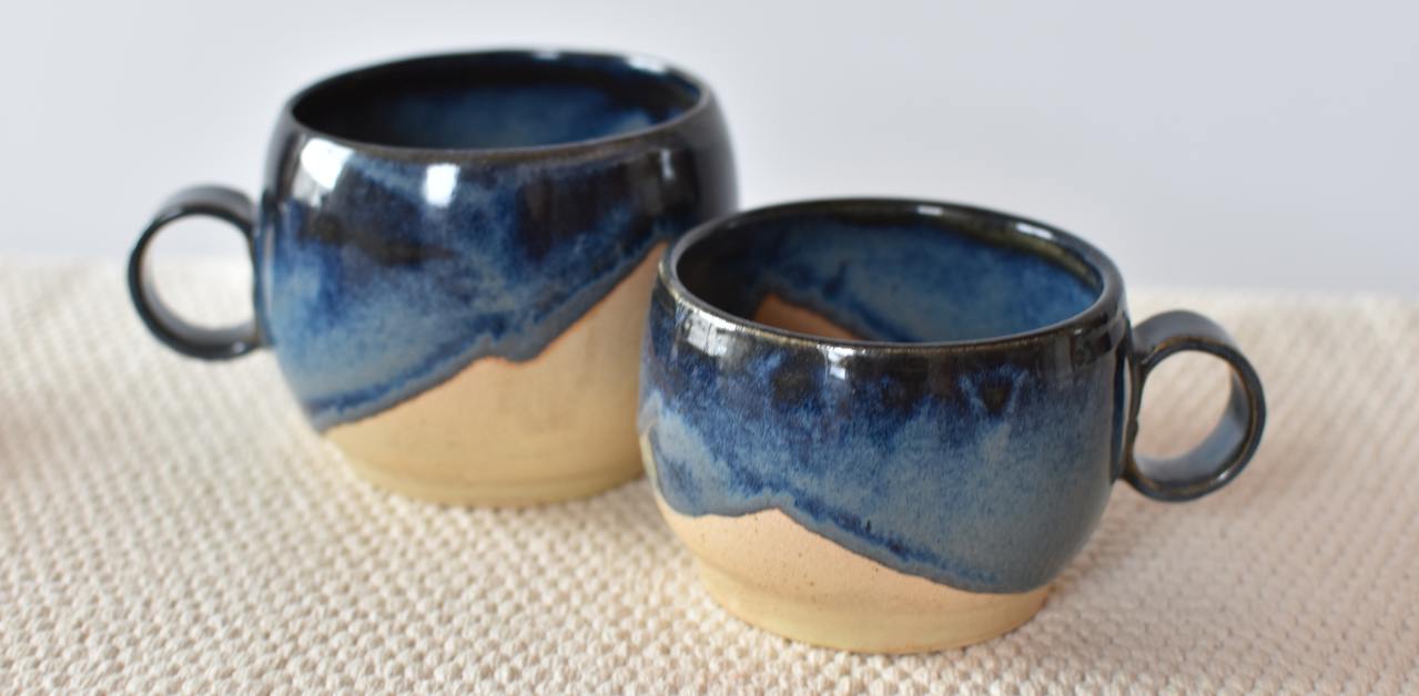 blue mugs